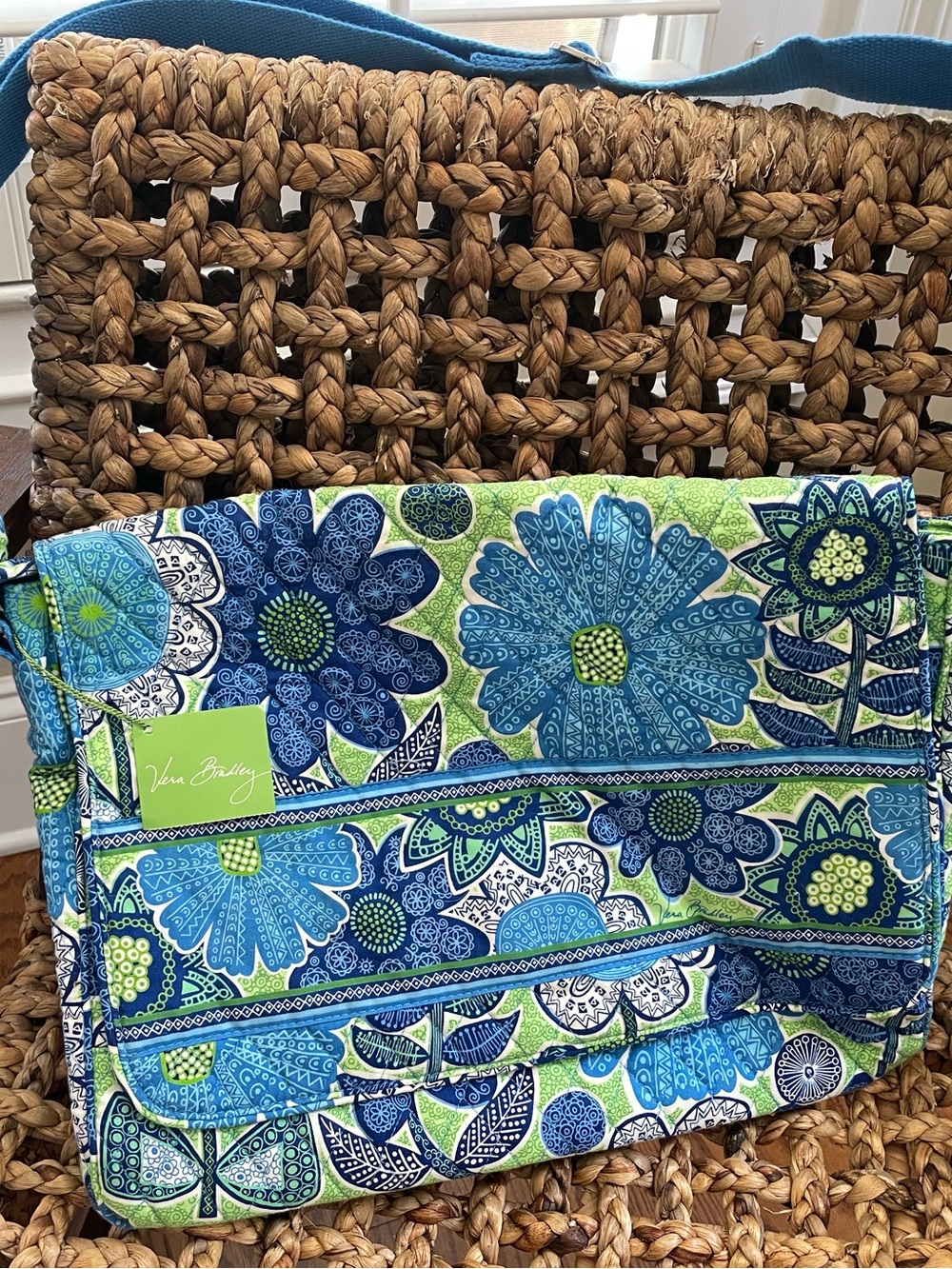 NWT Vera Messenger Bag